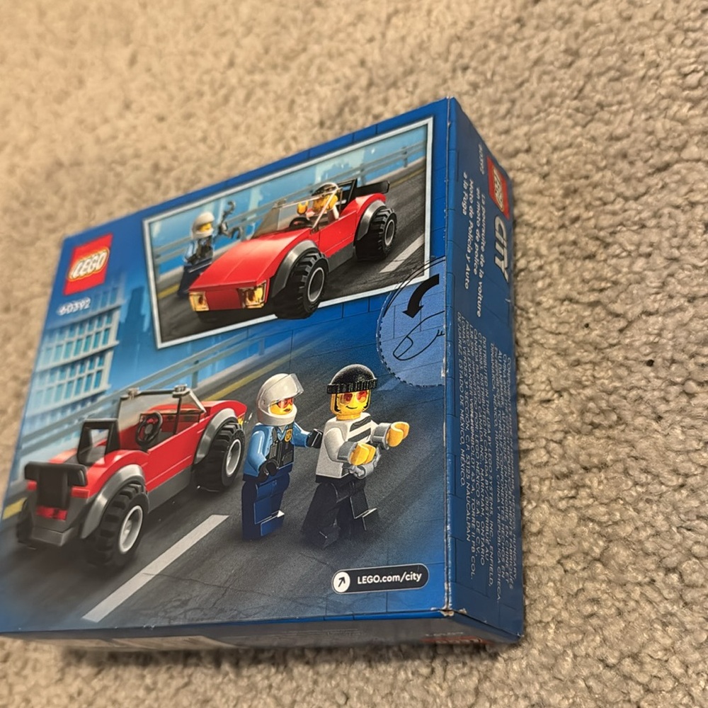 LEGO City Police Bike Car Chase 60392 Toy with Vehicle Motorbike & 2 Minifigures - Picture 4 of 4